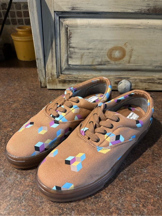 Laura Britt Shoes - Laura Britt Brown Canvas Sneakers with Colorful Geometric Print